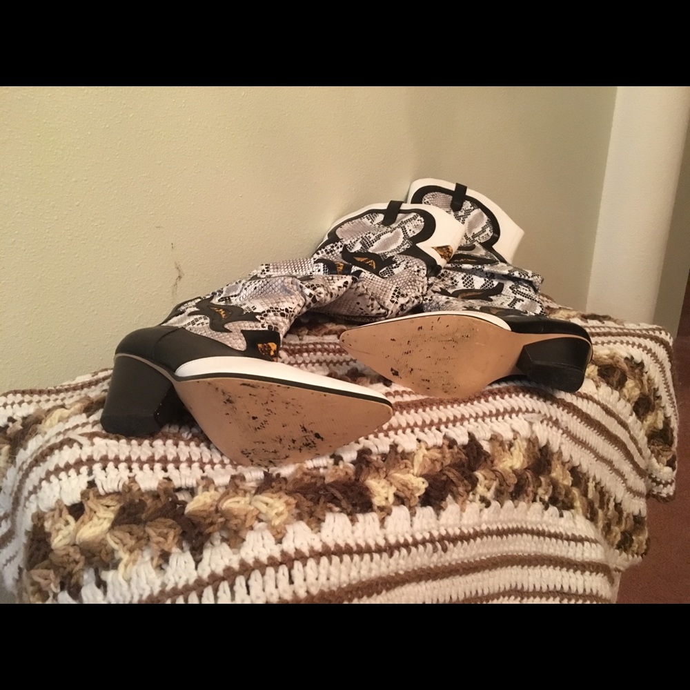 Rodeo Boots - Picture 2 of 2